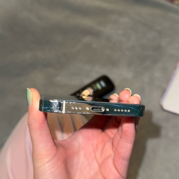 iPhone 13 Pro - Picture 4 of 4